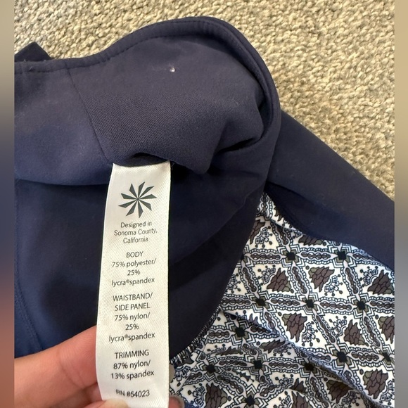 Athleta Print Mantra Capri with Mesh Details Leggings size XS - Picture 7 of 8